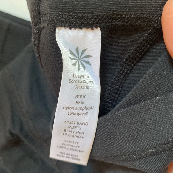 Athleta Black Booty Shorts XS #160 - Picture 6 of 7